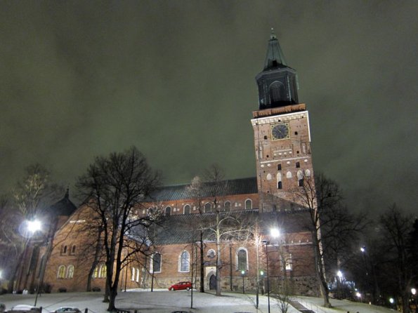 di_20121129_102447_turku_tuomiokirkkokatu_turkucathedral