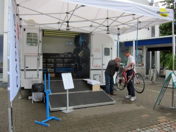 di_20130617_090328_carusel_bike_repair