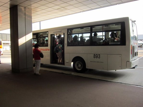 di_20130629_030126_narita_bus