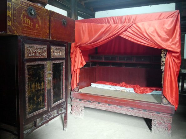 di_20130629_230020_chineseethnicmuseum_she_bedroom