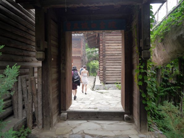 di_20130629_234528_chineseethnicmuseum_pumi_houses