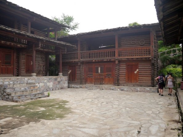 di_20130629_234540_chineseethnicmuseum_pumi_courtyard