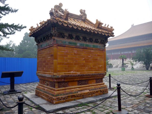 di_20130630_201740_mingtombschangling_statepavilion