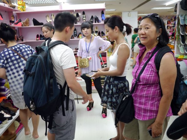 di_20130702_034004_xidan_mall_shoe_shopping
