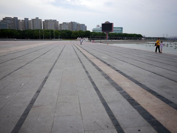 di_20130704_053830_suzhou_jinji_lake_plaza