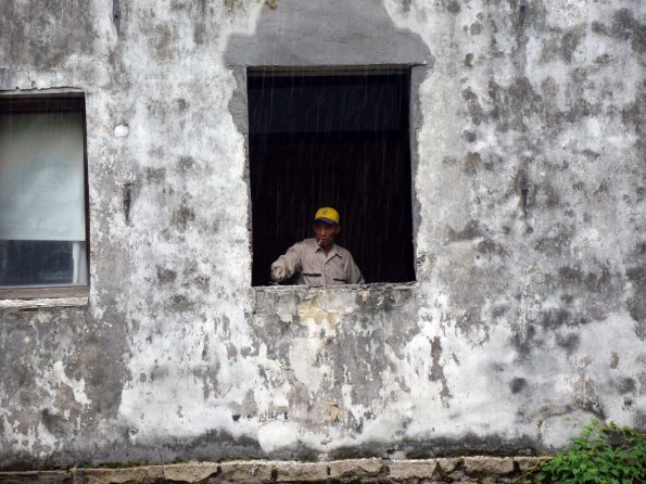 di_20130705_003514_suzhou_pinglianglu_window_worker