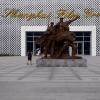 di_20130707_022538_shanghaifilmmuseum_entry_statue