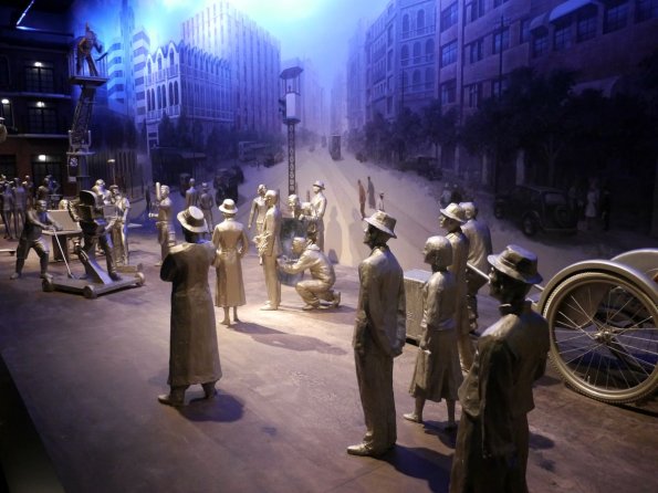 di_20130707_024226_shanghaifilmmuseum_nanjingroadwest_set_model
