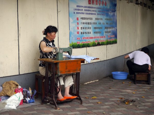 di_20130707_220818_shanghai_zhanguwuroad_street_sewing