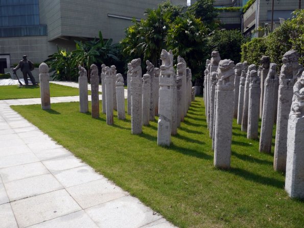 di_20130710_014754_guangzhou_museumofart_outdoor_columns