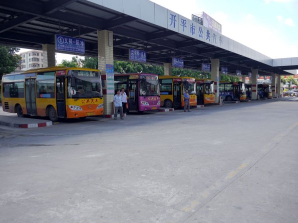 di_20130710_224938_kaiping_yici_bus_station_buses_drivers