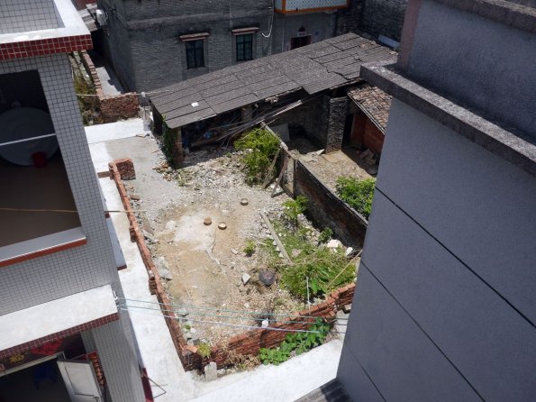 di_20130710_235314_lougang_houses_old_courtyard