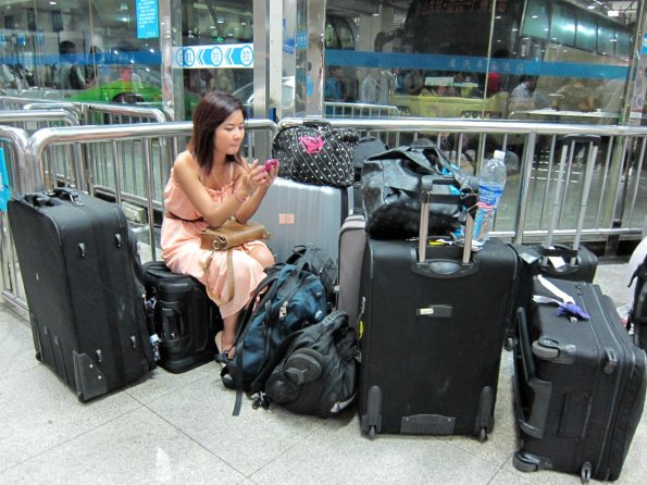 di_20130712_072316_guangzhou_longdistancebusstation_btn_suitcases