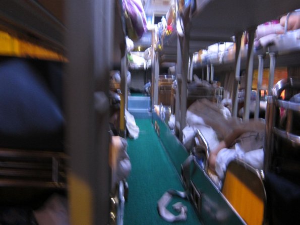 di_20130712_081418_guangzhou-dongxing_bus_bunks