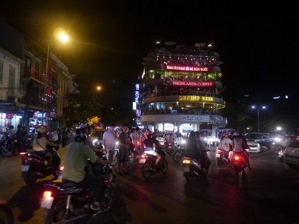 di_20130719_092812_hanoi_lythaito_intersection