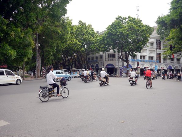 di_20130719_230512_hanoi_lethaito_intersection