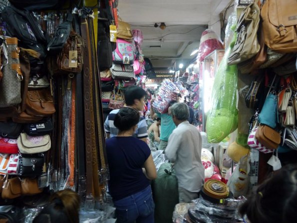 di_20130721_233528_hochiminhcity_cholon_binhthaymarket_belts_purses