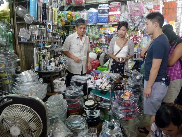 di_20130721_234906_hochiminhcity_cholon_binhthaymarket_kitchenware