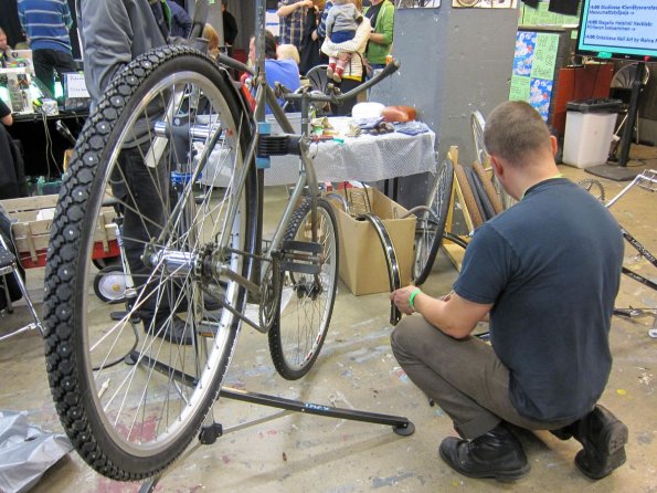 di_20131006_082208_helsinki_warkfest_bike_repair_pt