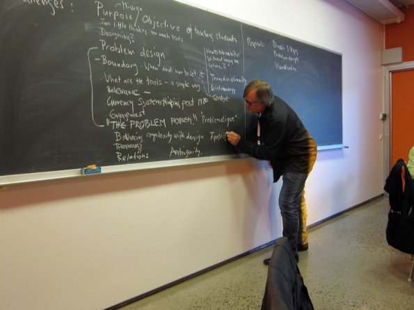 di_20131009_043108_aho_rsd2_teachingsystemsthinkingtodesigners_birgersevaldson_blackboard