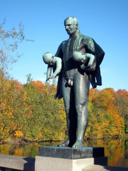 di_20131012_044800_frognerpark_vigelandsculpture_dual_baby_carry