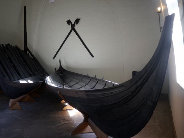 di_20131012_062122_oslo_vikingshipmuseum_gokstad_small_boats