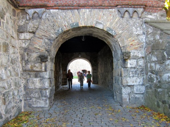 di_20131012_103354_oslo_akerhusfortress_gate_arch