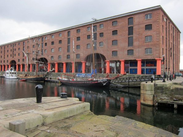 di_20131015_075546_tateliverpool_albertdock_west