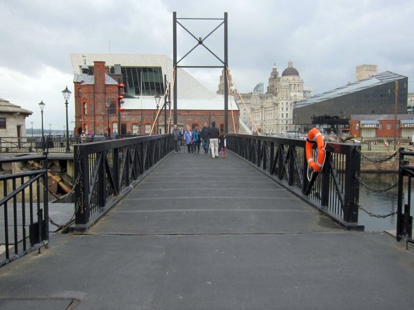 di_20131015_095838_albertdock_pierhead_bridge