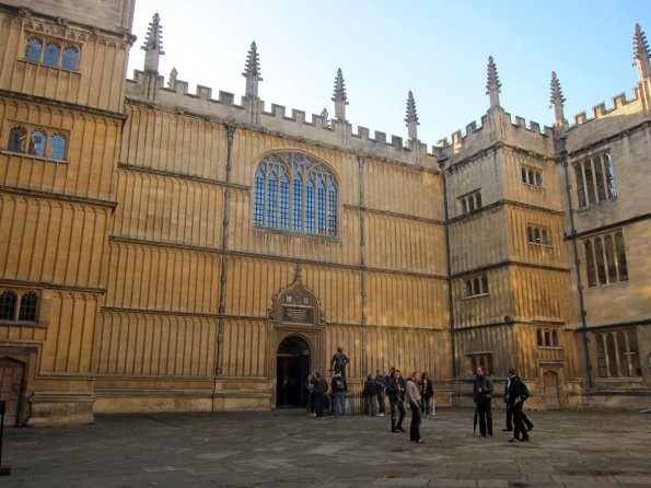 di_20131016_112536_oxford_bodleianlibrary_entrance