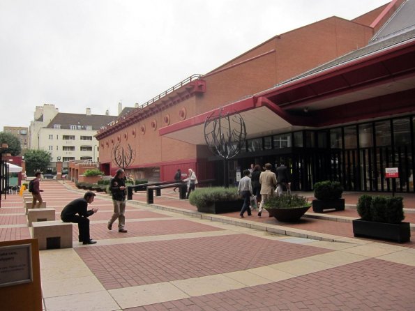 di_20131019_081022_britishlibrary_south_entrance