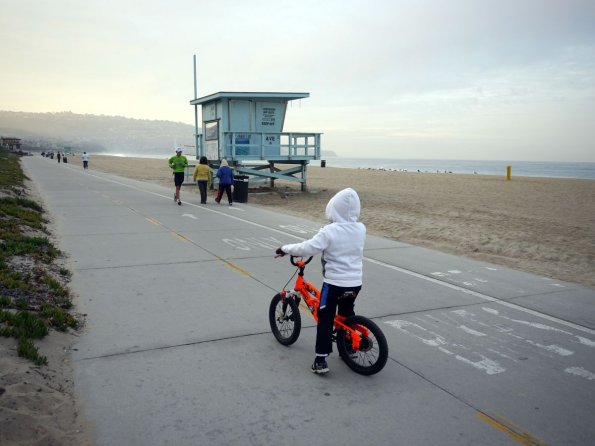 di_20140126_101524_redondobeach_avenue_a_lifeguard_tower