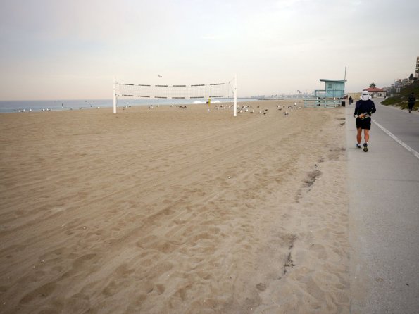 di_20140126_101722_redondobeach_avenue_a_volleyball_net