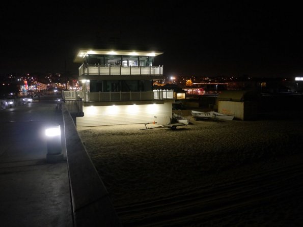 di_20140126_232654_hermosabeach_pier_east_view_lifeguardoperations