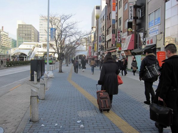 di_20140218_180844_approach_tamachi_station_from_south