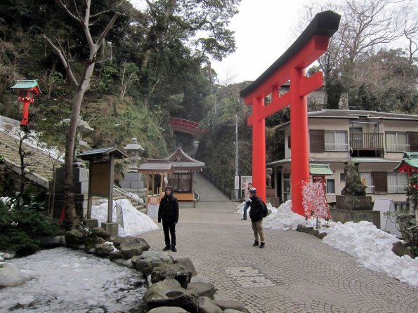 di_20140218_194844_enoshimaisland_red_torii_bridge