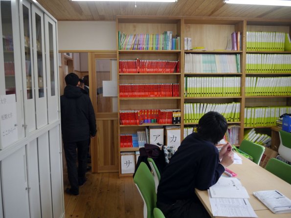 di_20140219_220134_eishinhigashino_teachingstaffoffices