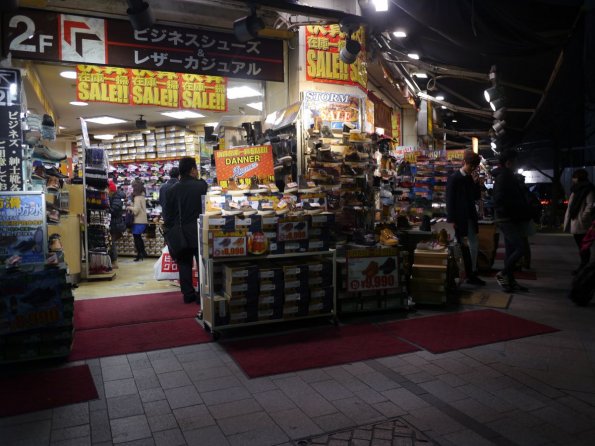 di_20140220_060610_shinjuku_shoe_store