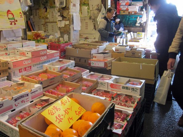 di_20140220_191444_tsukijimarket_oranges_strawberries
