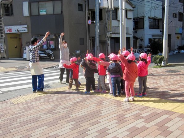 di_20140220_200714_shirakawa_mitsumedori_children_crossing