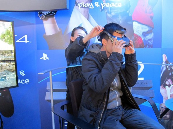 di_20140221_021048_ginza_sonybuilding_ps4_hmz_fitting_rdi