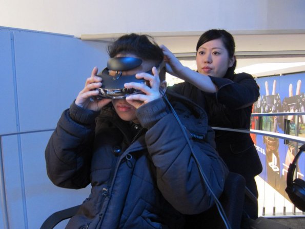 di_20140221_021258_ginza_sonybuilding_ps4_hmz_fitting_npi