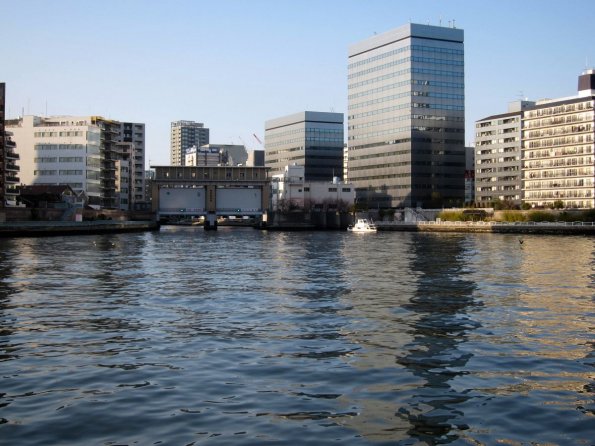di_20140222_022100_suijo_waterbus_east_view_tsukuda_canal_floodgates