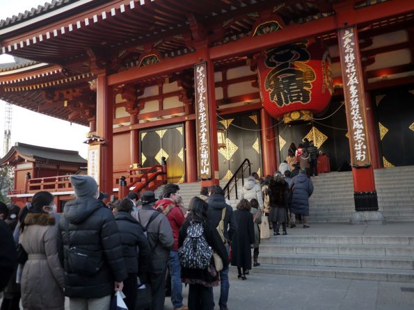 di_20140222_031540_asakusa_sensoji_front_queue