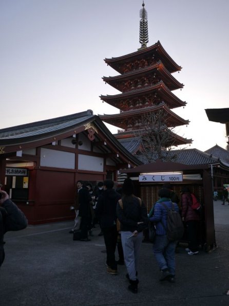 di_20140222_031644_asakusa_sensoji_omikuji_drawers_pagoda