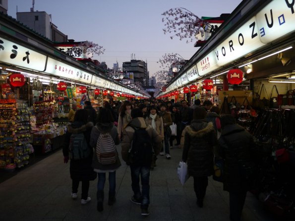 di_20140222_032420_asakusa_nakamise_central