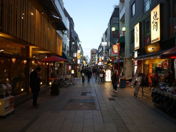 di_20140222_032910_asakusa_nakamise_east_street