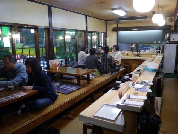 di_20140222_054528_ameyoko_diner_2nd_floor_sunken_tables