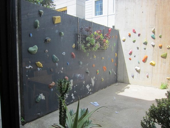 20140426_154815_berkeley_wursterhall_library_wall_climbing_holds