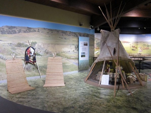 20140520_105717_aktalakotamuseum_tipi_diorama